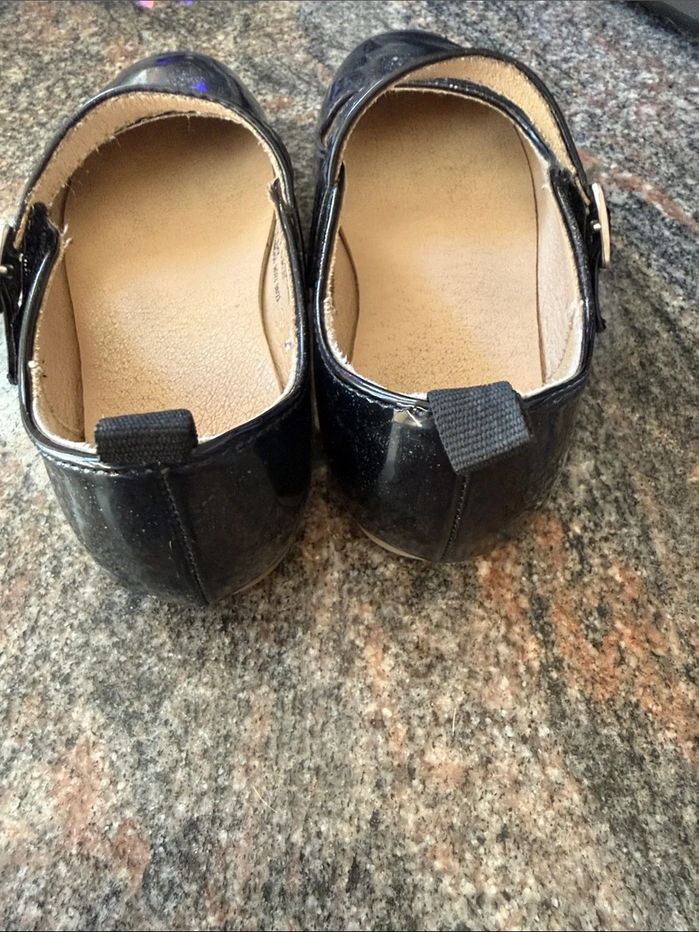 GAP shiny black